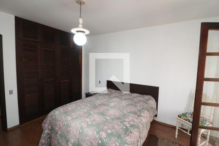 Casa à venda com 260m², 5 quartos e 3 vagasSuite