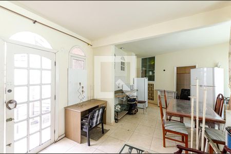 Casa à venda com 184m², 5 quartos e 3 vagas Casa à venda com 184m², 5 quartos e 3 vagasCasa anexo