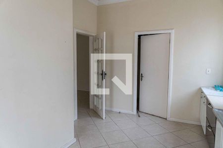 Casa à venda com 184m², 5 quartos e 3 vagas Casa à venda com 184m², 5 quartos e 3 vagasCozinha segundo andar