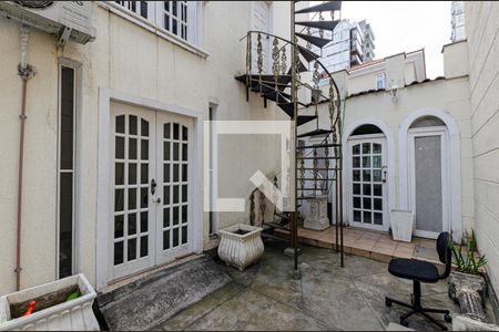 Casa à venda com 184m², 5 quartos e 3 vagas Casa à venda com 184m², 5 quartos e 3 vagasEntrada da Casa anexo