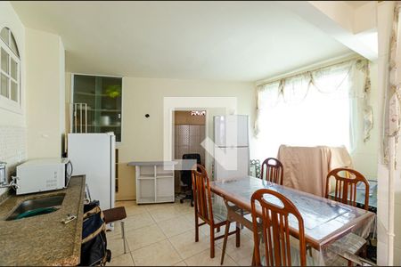 Casa à venda com 184m², 5 quartos e 3 vagas Casa à venda com 184m², 5 quartos e 3 vagasCasa anexo