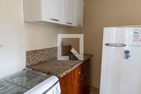 Casa à venda com 184m², 5 quartos e 3 vagas Casa à venda com 184m², 5 quartos e 3 vagasCozinha e Área de Serviço terceiro andar