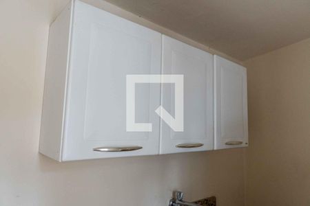 Casa à venda com 184m², 5 quartos e 3 vagas Casa à venda com 184m², 5 quartos e 3 vagasCozinha e Área de Serviço terceiro andar