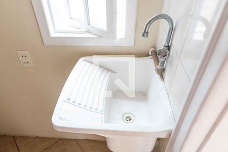 Casa à venda com 184m², 5 quartos e 3 vagas Casa à venda com 184m², 5 quartos e 3 vagasCozinha e Área de Serviço terceiro andar