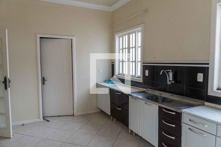 Casa à venda com 184m², 5 quartos e 3 vagas Casa à venda com 184m², 5 quartos e 3 vagasCozinha segundo andar