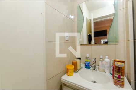 Casa à venda com 184m², 5 quartos e 3 vagas Casa à venda com 184m², 5 quartos e 3 vagasBanheiro da Suite no térreo