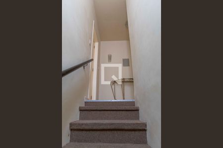 Casa à venda com 184m², 5 quartos e 3 vagas Casa à venda com 184m², 5 quartos e 3 vagasEntrada do segundo andar