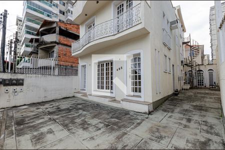 Casa à venda com 184m², 5 quartos e 3 vagas Casa à venda com 184m², 5 quartos e 3 vagasEntrada