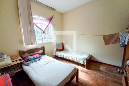 Casa à venda com 262m², 4 quartos e 6 vagas Casa à venda com 262m², 4 quartos e 6 vagasQuarto 1