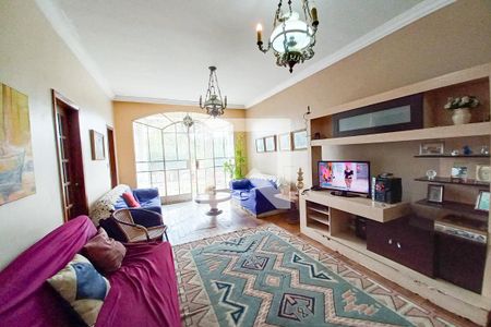 Sala de casa para alugar com 3 quartos, 100m² em São Luiz, Belo Horizonte