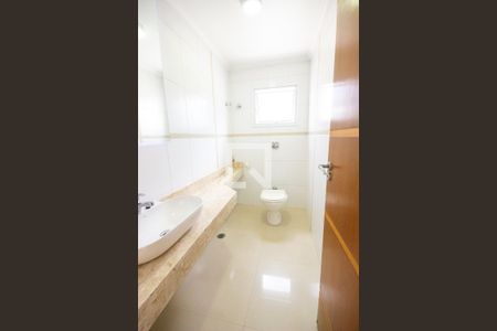 Banheiro de casa à venda com 3 quartos, 180m² em Jardim Luanda, São Paulo