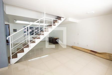 Sala de casa à venda com 3 quartos, 180m² em Jardim Luanda, São Paulo