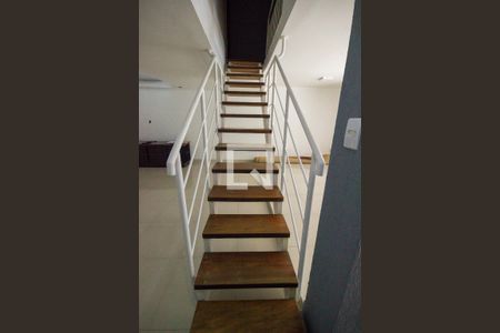 Casa para alugar com 180m², 3 quartos e 2 vagasEscada
