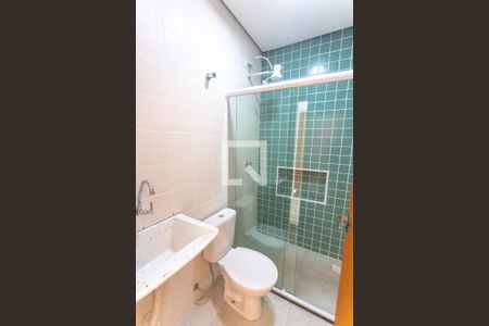 Banheiro social de kitnet/studio para alugar com 1 quarto, 25m² em Vila Florida, São Bernardo do Campo