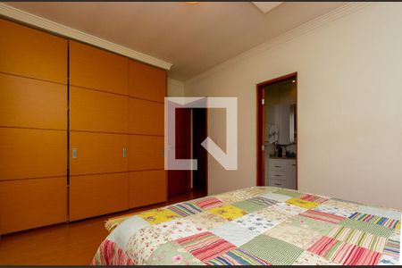 Casa à venda com 245m², 5 quartos e 5 vagasSuíte Master