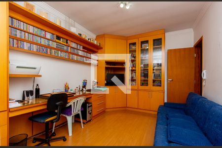 Casa à venda com 245m², 5 quartos e 5 vagasEscritório