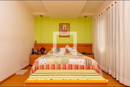 Casa à venda com 245m², 5 quartos e 5 vagasSuíte Master