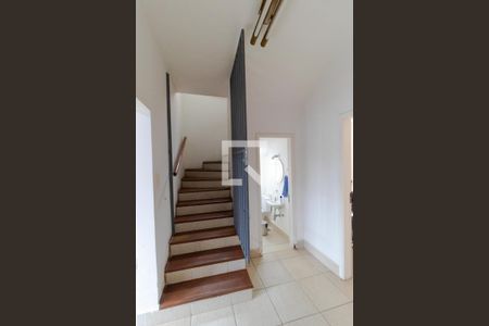 Casa para alugar com 175m², 4 quartos e 4 vagasEscada