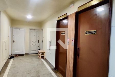 Apartamento à venda com 70m², 2 quartos e sem vagaHall de serviço 