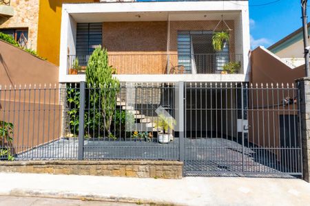 Casa à venda com 250m², 3 quartos e 3 vagasFachada