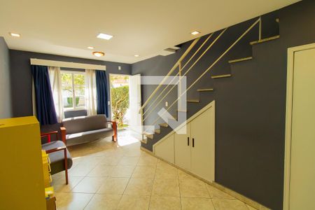 Sala de casa de condomínio para alugar com 2 quartos, 90m² em Jardim Barbacena, Cotia
