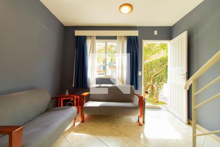 Sala de casa de condomínio para alugar com 2 quartos, 90m² em Jardim Barbacena, Cotia