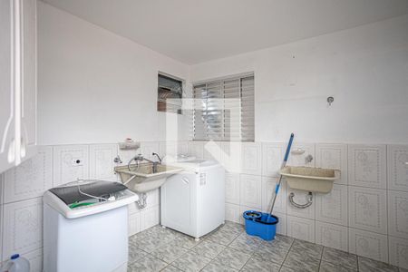 Casa à venda com 237m², 5 quartos e 3 vagas Casa à venda com 237m², 5 quartos e 3 vagasÁrea de Serviço