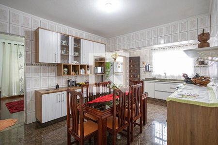 Casa à venda com 237m², 5 quartos e 3 vagas Casa à venda com 237m², 5 quartos e 3 vagasCozinha