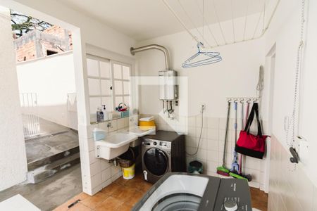 Casa à venda com 350m², 3 quartos e 6 vagasLavanderia