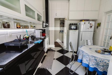 Casa à venda com 350m², 3 quartos e 6 vagasCozinha