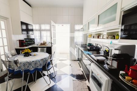 Casa à venda com 350m², 3 quartos e 6 vagasCozinha