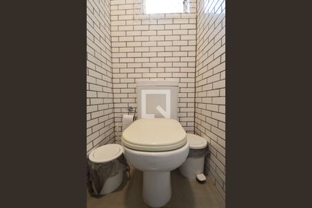 Apartamento à venda com 120m², 2 quartos e 1 vaga Apartamento à venda com 120m², 2 quartos e 1 vagaBanheiro de Serviço