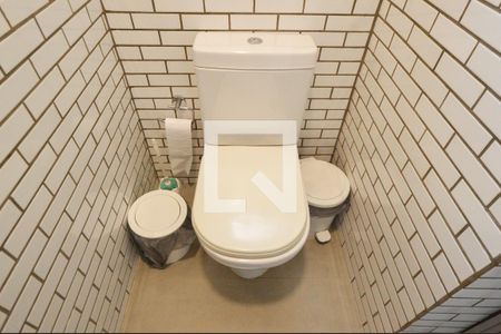 Apartamento à venda com 120m², 2 quartos e 1 vaga Apartamento à venda com 120m², 2 quartos e 1 vagaBanheiro de Serviço