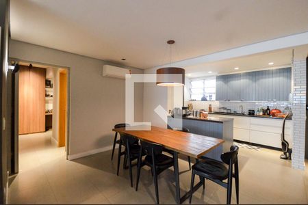 Apartamento à venda com 120m², 2 quartos e 1 vaga Apartamento à venda com 120m², 2 quartos e 1 vagaSala de Jantar