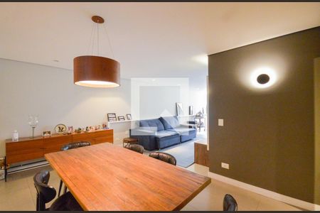 Apartamento à venda com 120m², 2 quartos e 1 vaga Apartamento à venda com 120m², 2 quartos e 1 vagaSala de Jantar