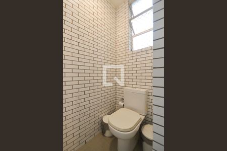 Apartamento à venda com 120m², 2 quartos e 1 vaga Apartamento à venda com 120m², 2 quartos e 1 vagaBanheiro de Serviço