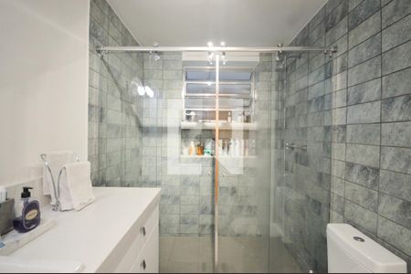 Apartamento à venda com 120m², 2 quartos e 1 vaga Apartamento à venda com 120m², 2 quartos e 1 vagaBanheiro