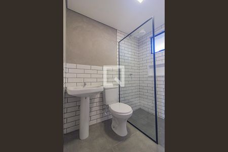 Banheiro de apartamento para alugar com 1 quarto, 40m² em Tingui, Curitiba