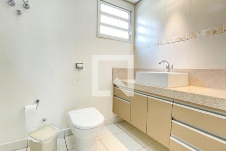 Apartamento à venda com 143m², 3 quartos e 1 vaga Apartamento à venda com 143m², 3 quartos e 1 vagaSuíte - banheiro