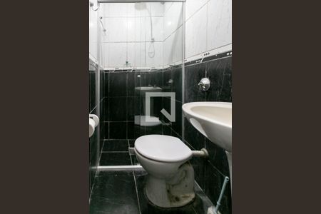 Banheiro de casa à venda com 2 quartos, 50m² em Jardim Guanabara, Belo Horizonte
