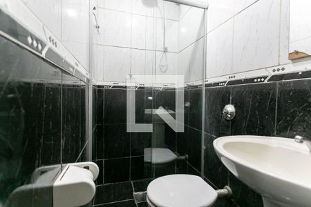 Banheiro de casa à venda com 2 quartos, 50m² em Jardim Guanabara, Belo Horizonte