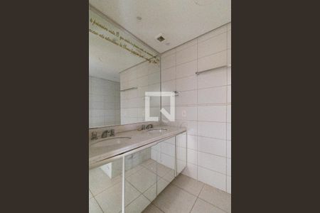 Apartamento para alugar com 132m², 3 quartos e 2 vagasBanheiro do Quarto 2