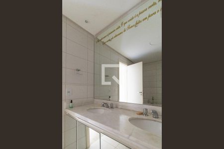 Apartamento para alugar com 132m², 3 quartos e 2 vagasBanheiro do Quarto 2