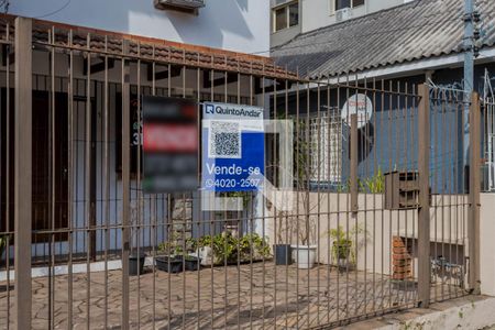 Casa à venda com 158m², 3 quartos e 2 vagasFachada