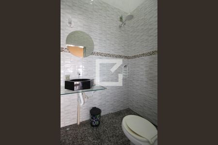 Banheiro de kitnet/studio para alugar com 1 quarto, 25m² em Parque das Universidades, Campinas