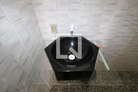 Banheiro de kitnet/studio para alugar com 1 quarto, 25m² em Parque das Universidades, Campinas