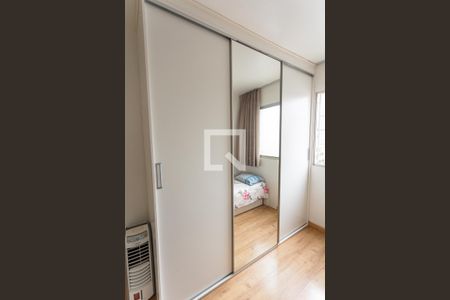 Apartamento para alugar com 74m², 3 quartos e 1 vagaArmário do Quarto 2