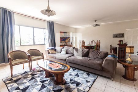 Sala de casa para alugar com 3 quartos, 298m² em Vila Roque, São Paulo