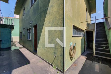 Casa à venda com 740m², 4 quartos e 2 vagas Casa à venda com 740m², 4 quartos e 2 vagasQuintal/edícula