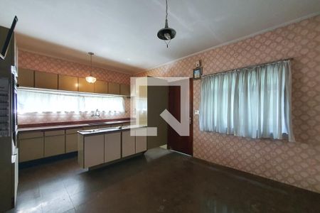 Casa à venda com 740m², 4 quartos e 2 vagas Casa à venda com 740m², 4 quartos e 2 vagasCozinha